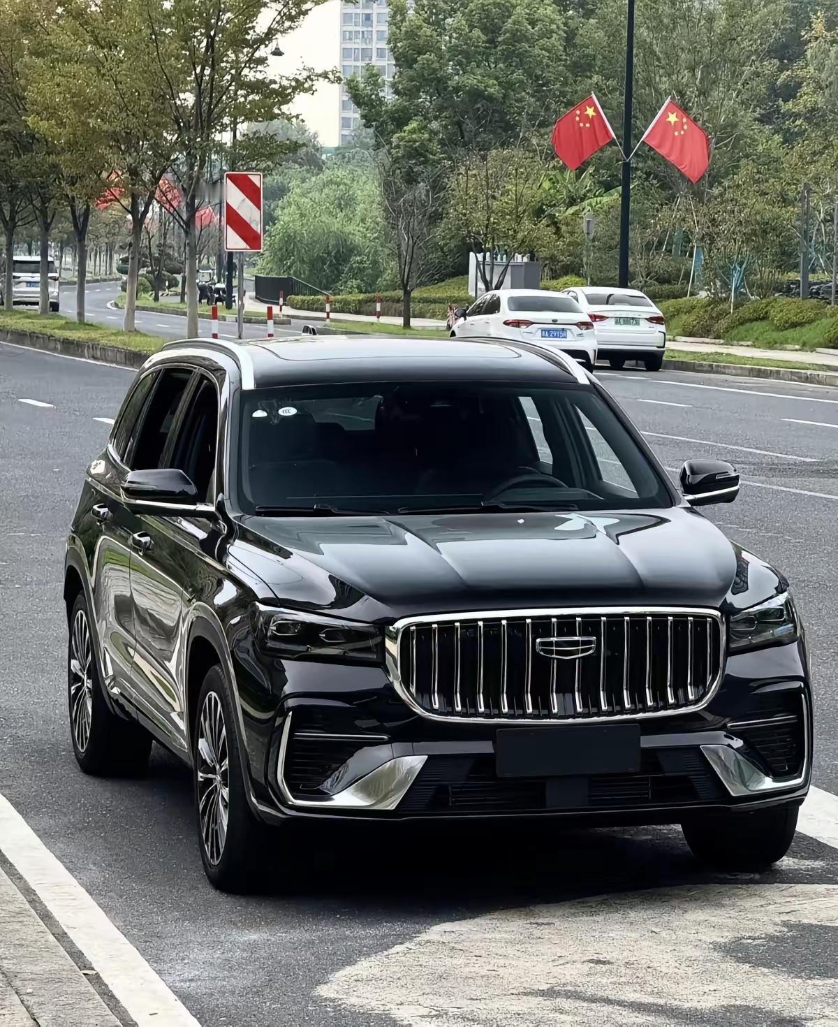 俄罗斯官方用车换成中国车了？普京座驾变吉利？真事。苏联老品牌伏尔加复活了，用