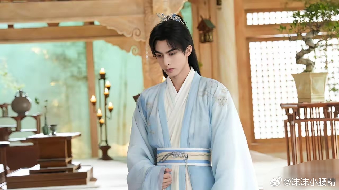 现在的卫视也太“卷”了吧？为了抢一个男演员，两家一线卫视居然在同一天“官宣”争宠
