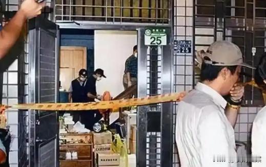 2006年9月，花莲一座三层民宅内飘出腐臭味，周围住户报了警。警方撞开门后，在三