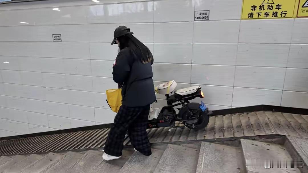 【小编带领委员专家赴约下车推行】上海千万电动自行车驾驶人有福了！电动自行车专用道