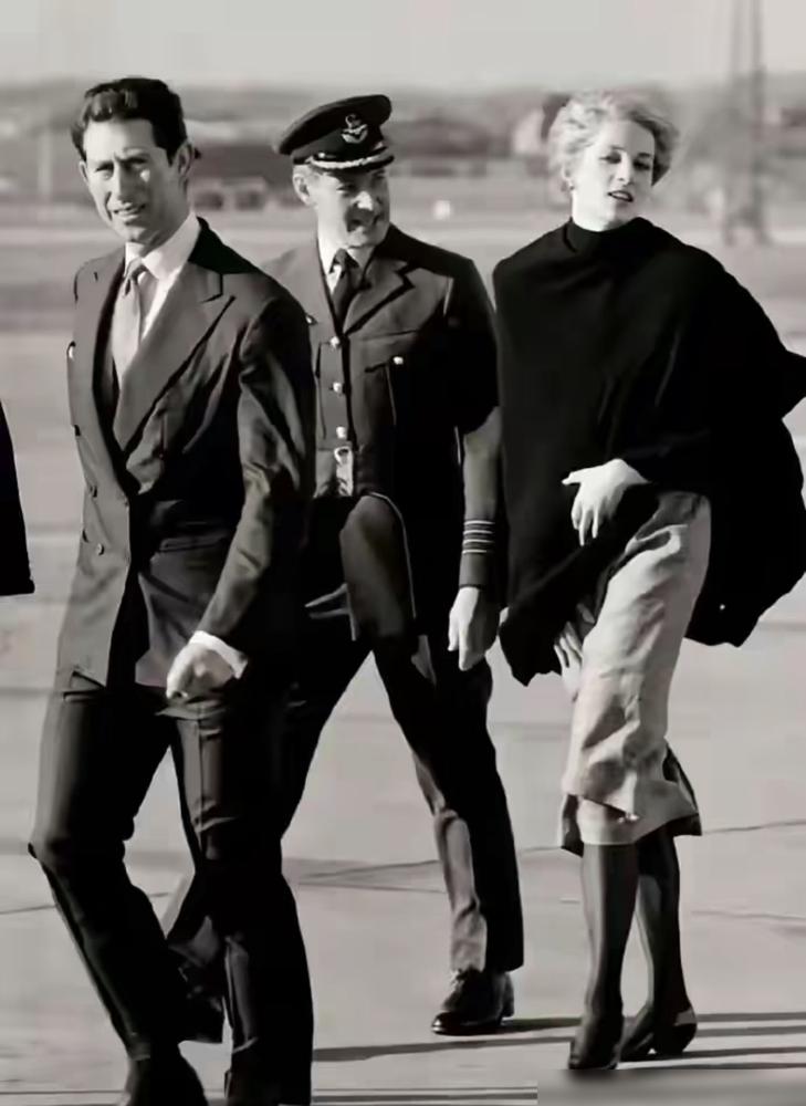 你以为戴安娜是只小白兔？她转手就把整个王室的电话簿，扔给了小报记者。查尔斯身