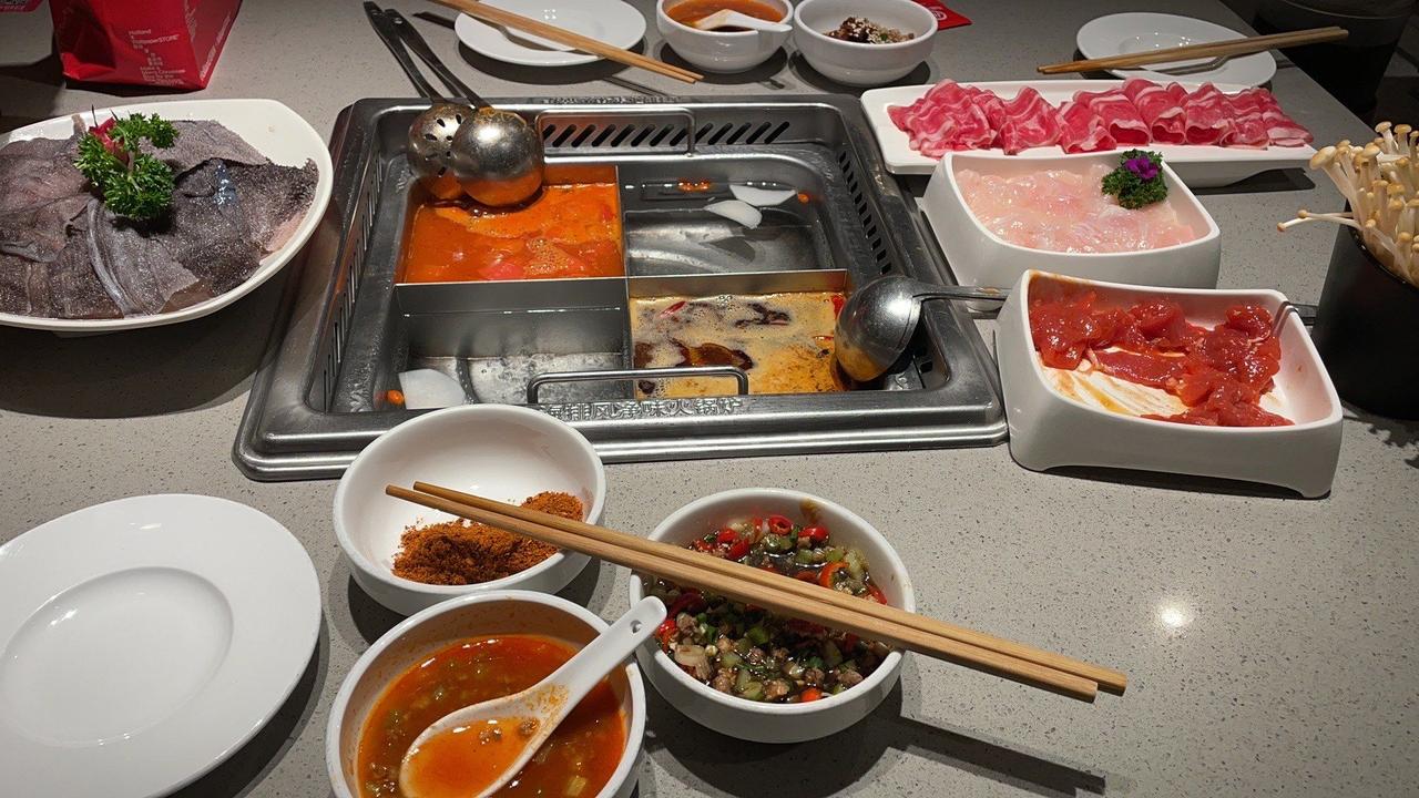 韩媒：火锅、麻辣烫、奶茶，中国餐饮品牌征服韩国市场！6月2日，韩国媒体《韩国经