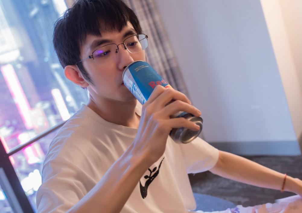 Blg现在真的是可以凑齐三只上单轮换了，笑死我了，有本事你全部带到世界赛，玩肉就