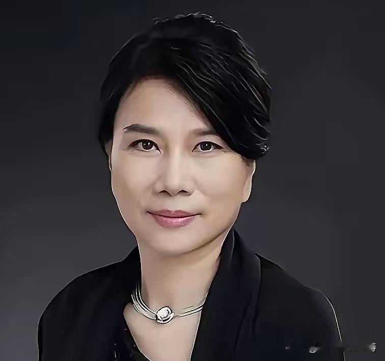 董明珠是懂普通人的！董明珠说：“就得让有钱人多交点税。你看我年薪500万，扣掉