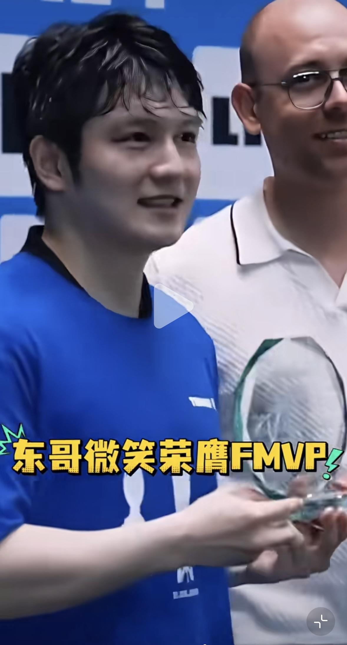 樊振东太含蓄——萨尔夺冠时刻，樊振东直接套上三冠王的队服！樊振东助力萨尔夺得三