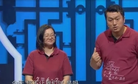 在一次相声节目中，有一对博士夫妻公开怒怼郭德纲，当时这件事在网上闹得沸沸扬扬。在