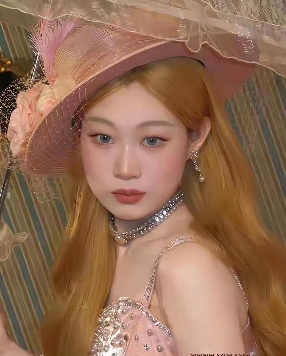 王亚飞为沈佳润打造高定妆容，贵气感拉满太惊艳王亚飞又为沈佳润打造新妆容了！