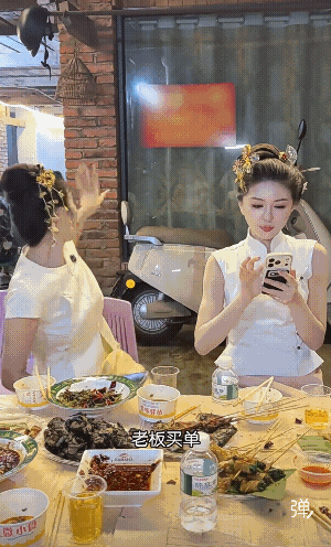 桌子上剩下这么多，一定是不好吃！[捂脸哭]