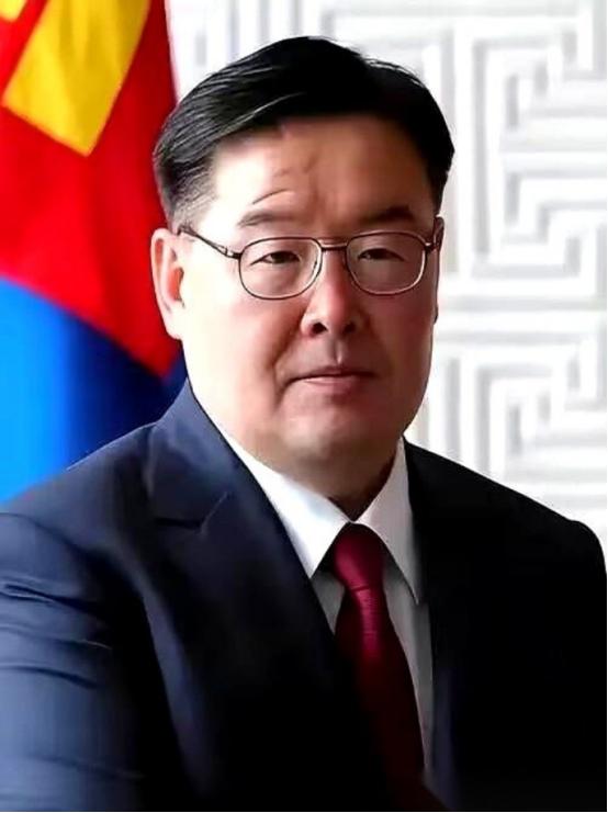 蒙古国总理赞丹沙塔尔，又辞职了。干了九个多月，把国家经济增速从2.6%干到6.