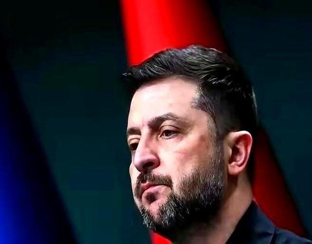 导弹都快打光了，老旧坦克都从仓库里拖出来了。这时候普京忽然说，别打了，只要你们从