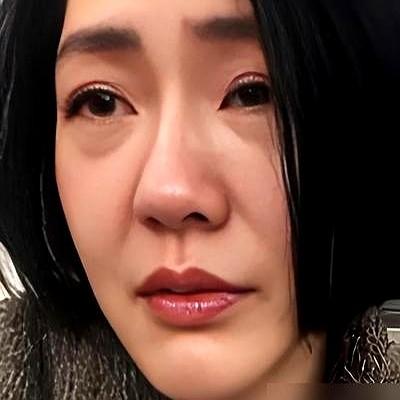姐姐刚走，妹妹就说“世界塌了”，这戏码，有点意思。节目里，小S哭着说想念大S
