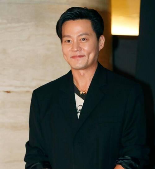 财阀明星的婚恋困局：钱堆得越高，心离得越远。李瑞镇在镜头前卸下盔甲。他年轻时