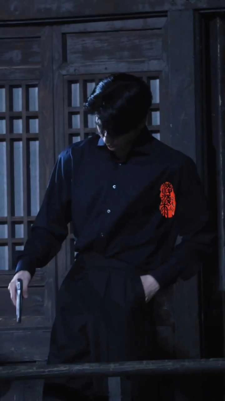 啊啊啊啊，看我封面！！！大片中拯救全世界的漫画男主...​​​