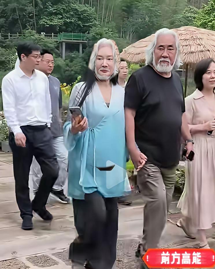 不是一家人不进一家门。有人给杜星霖P上胡子，网友们惊愕地发现：杜星霖和张纪中简直