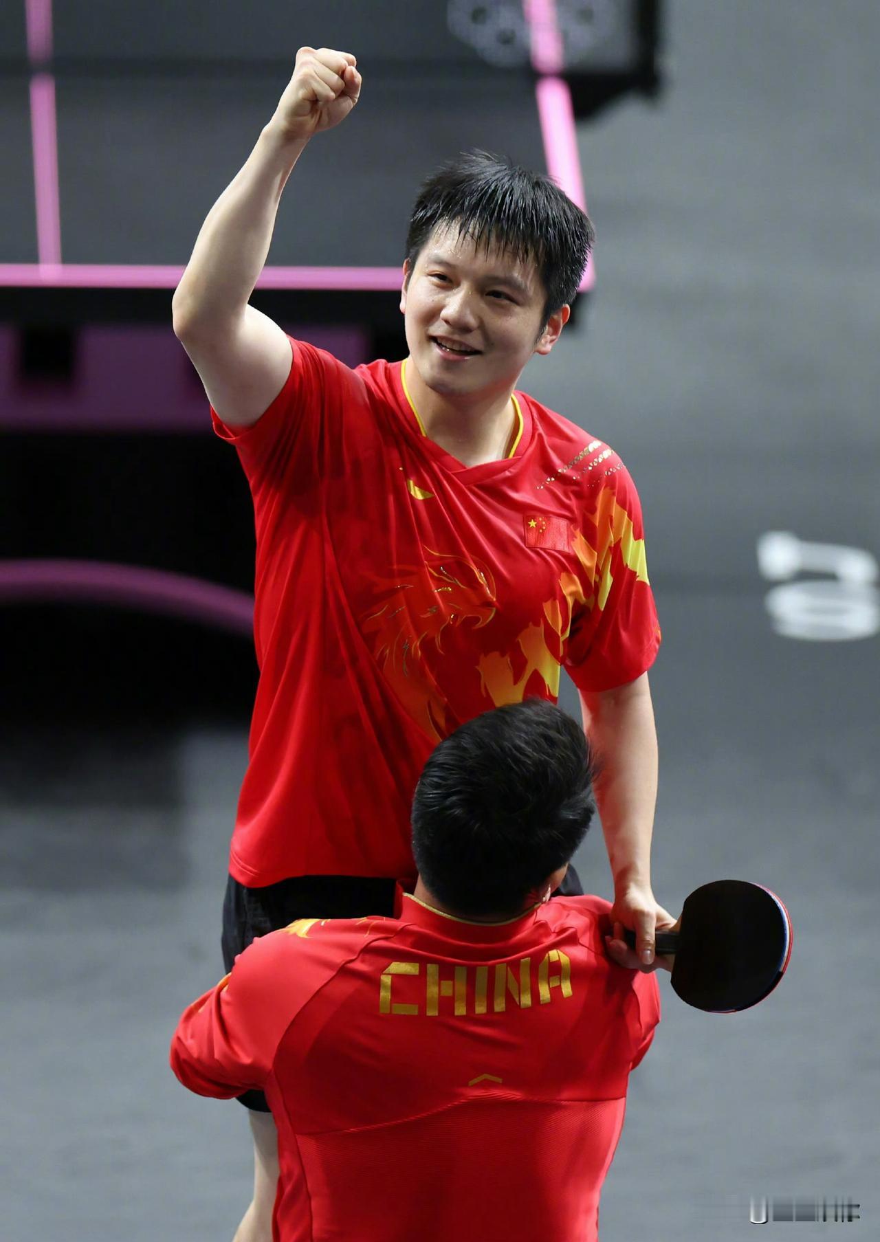 樊振东的事，翻来覆去就一句“自愿不参赛”。亚洲杯、世界杯直接不给报名，诚意早就碎