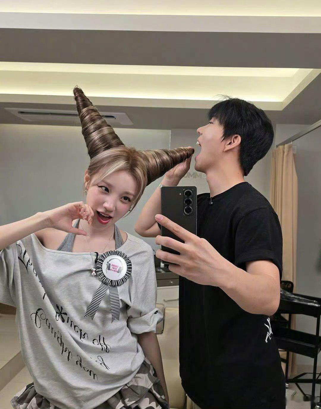 牛角包宋雨琦哈哈哈这个Cody看的好搞笑这是自己的头发