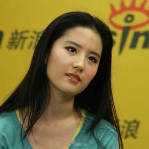 刘亦菲早期不会化妆的样子​​​