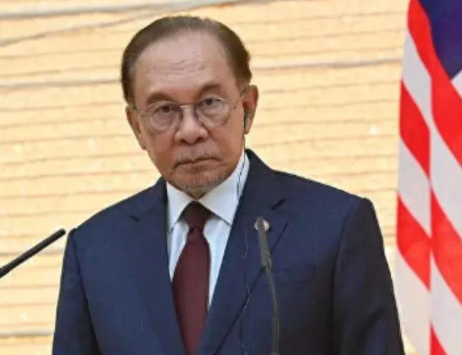 不再忍了！马来西亚亮出硬核底线。7月2日，总理安瓦尔在吉隆坡一场关键会议上公开摊