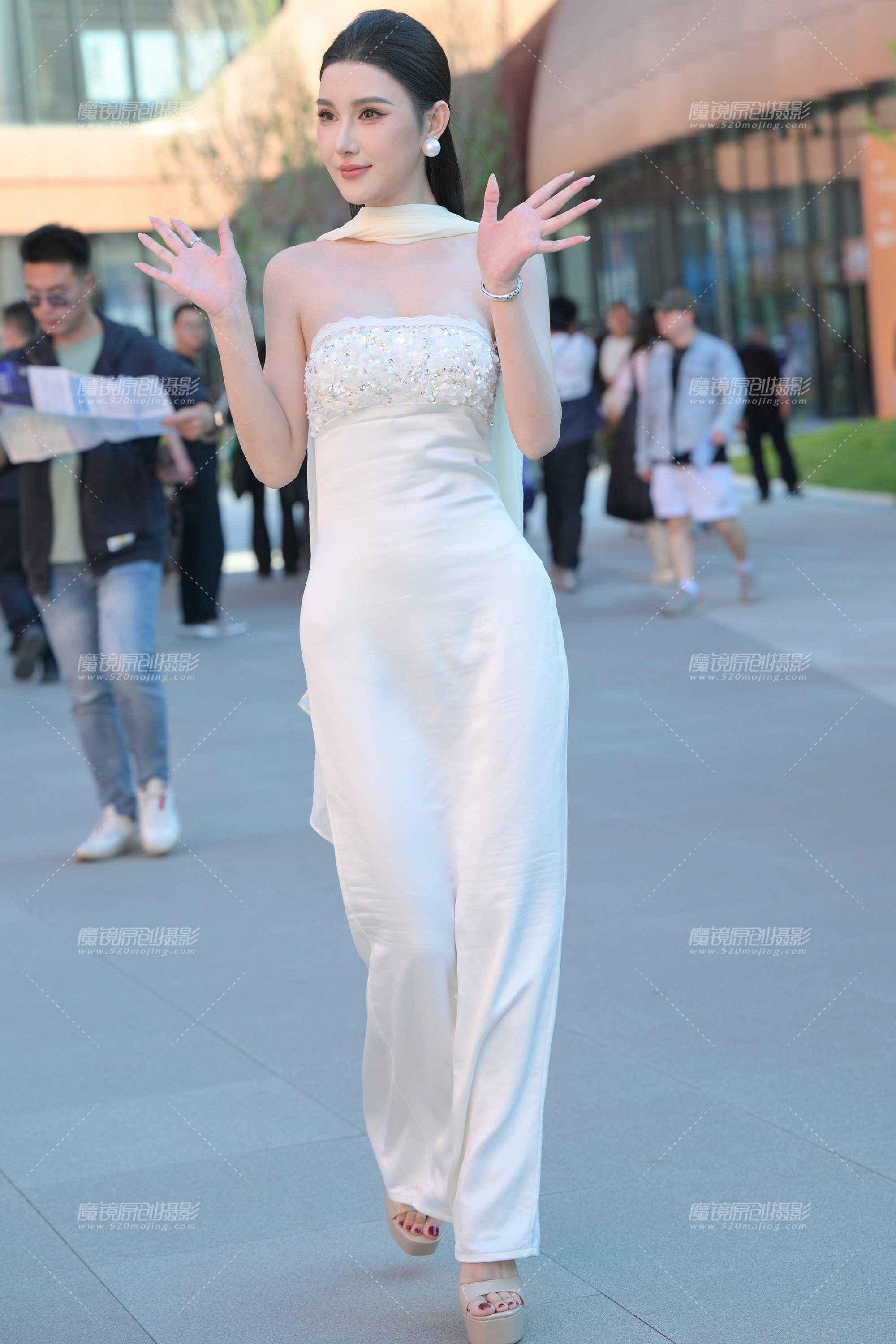 长裙美模