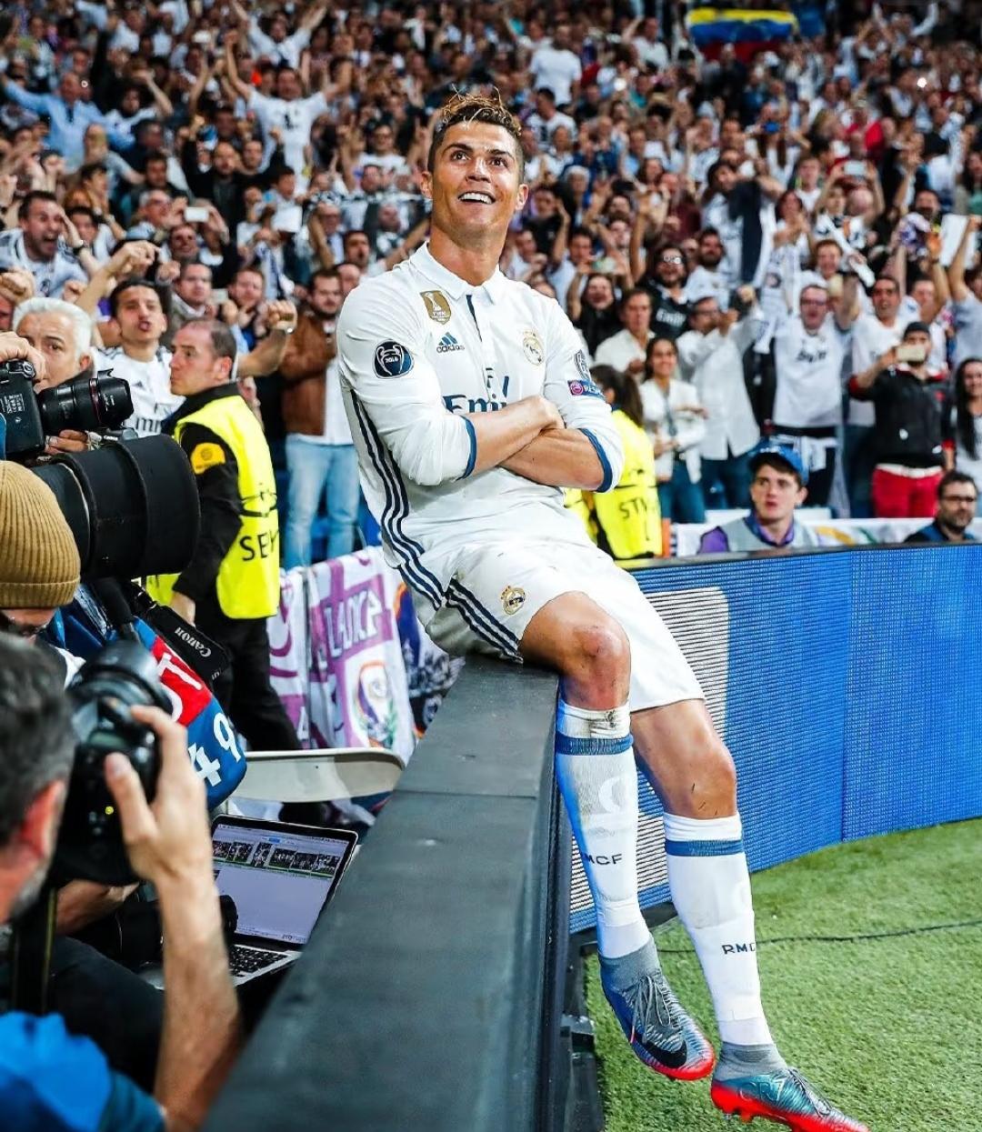 1天赚普通人一辈子的钱!英媒称:C罗日收入48.8万英镑11月13日，上周C罗