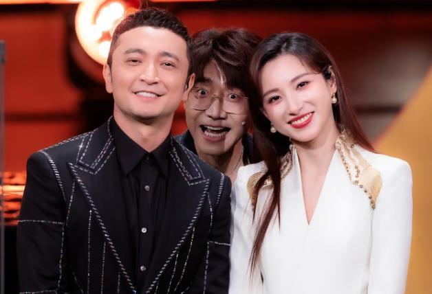 一个封神，一个被群嘲，央视的《中国唱将》炸出的不是冠军，而是主持人的“参差”。