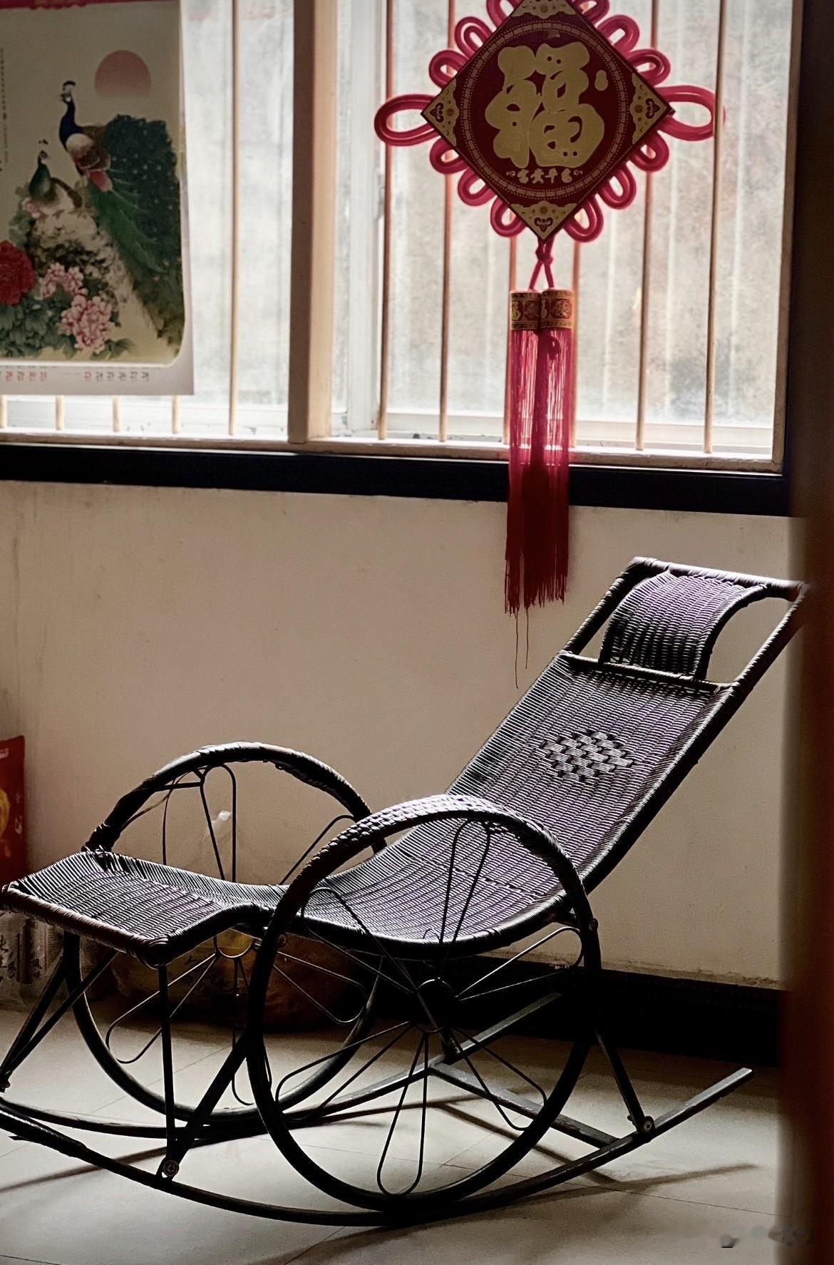 我弟弟今年24了，上个月他跟我说，想买一辆车代步，首付差5万。我妈电话紧跟着