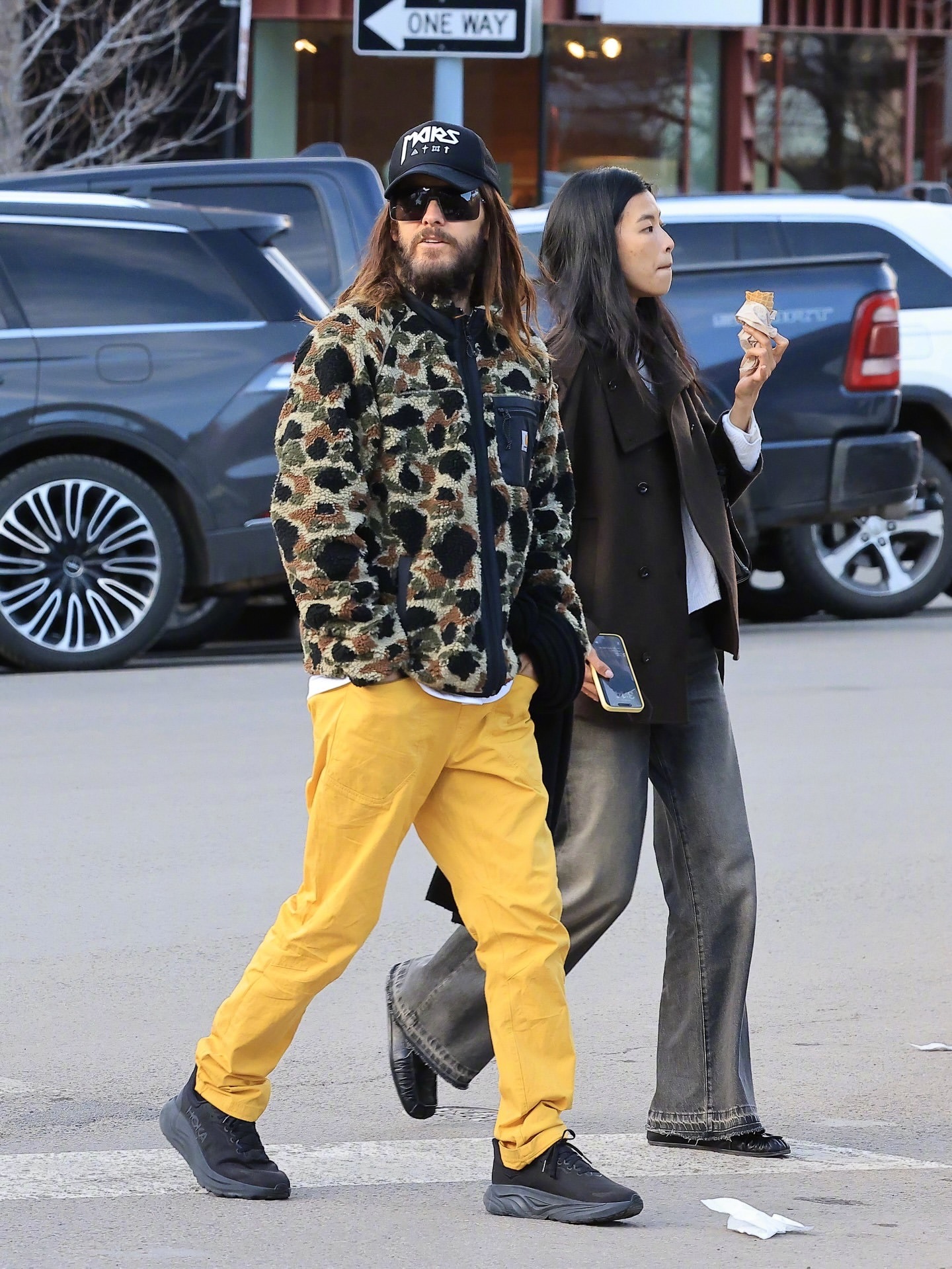 54岁的莱托少爷JaredLeto和29岁的模特女友ThetThinn现