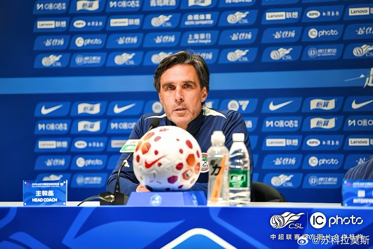 中超河南队3月6日晚，河南彩陶坊主教练拉莫斯携王上源出席了赛前新闻发布会。拉莫
