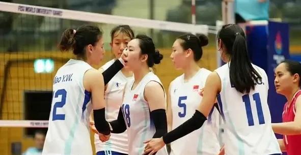 输球主因有两：中国大学生女排在7月20日以1：3的比分败给巴西大学生女排，未能打