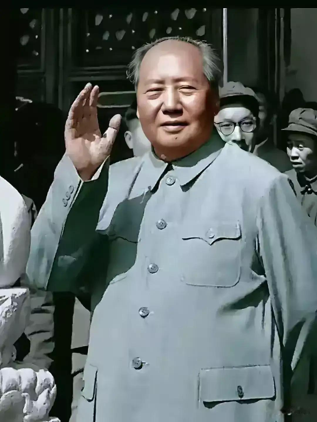 上联：轻风柔雨荷花俏，请你对下联甘为民苦心自在。