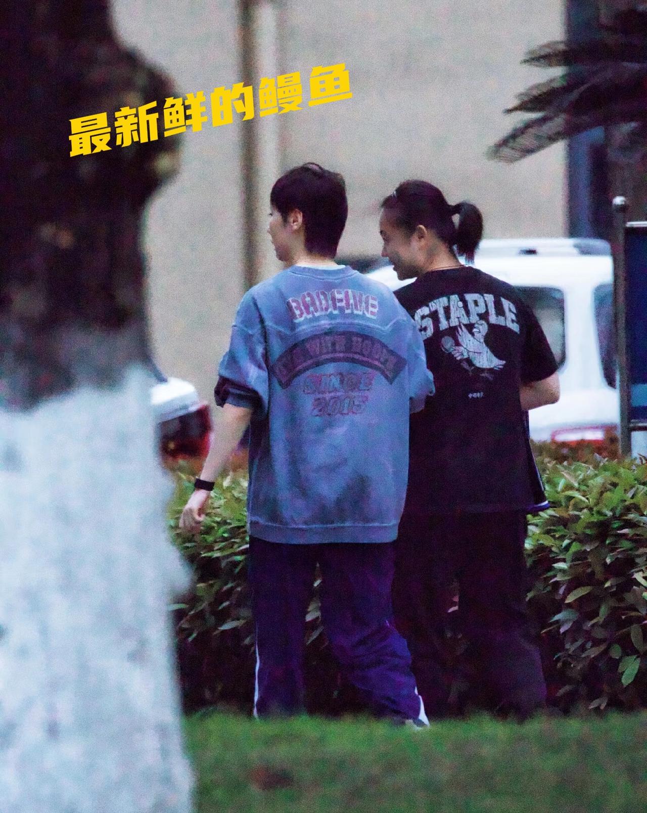 最新鲜的王曼昱来了！据网友拍到的最新图片，这里是成都封训的第二天，只见鳗鱼和