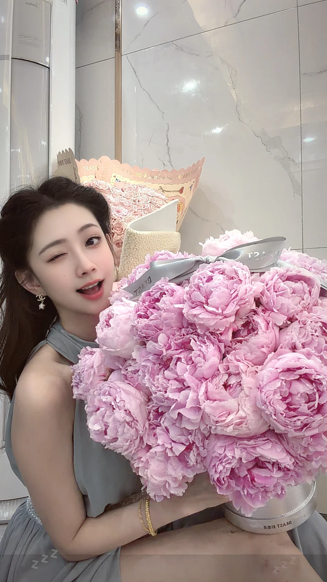 第一束芍药真的好美啊