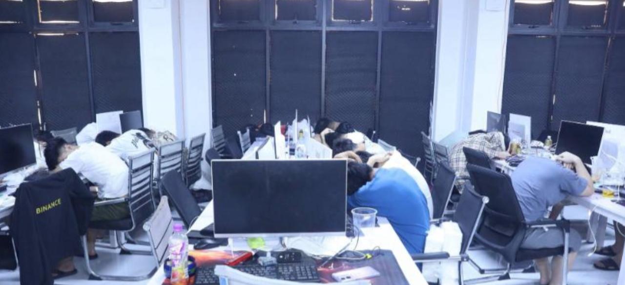 柬埔寨波贝电诈园区被端，402人落网！现场搜出手枪和近万美元！4月22