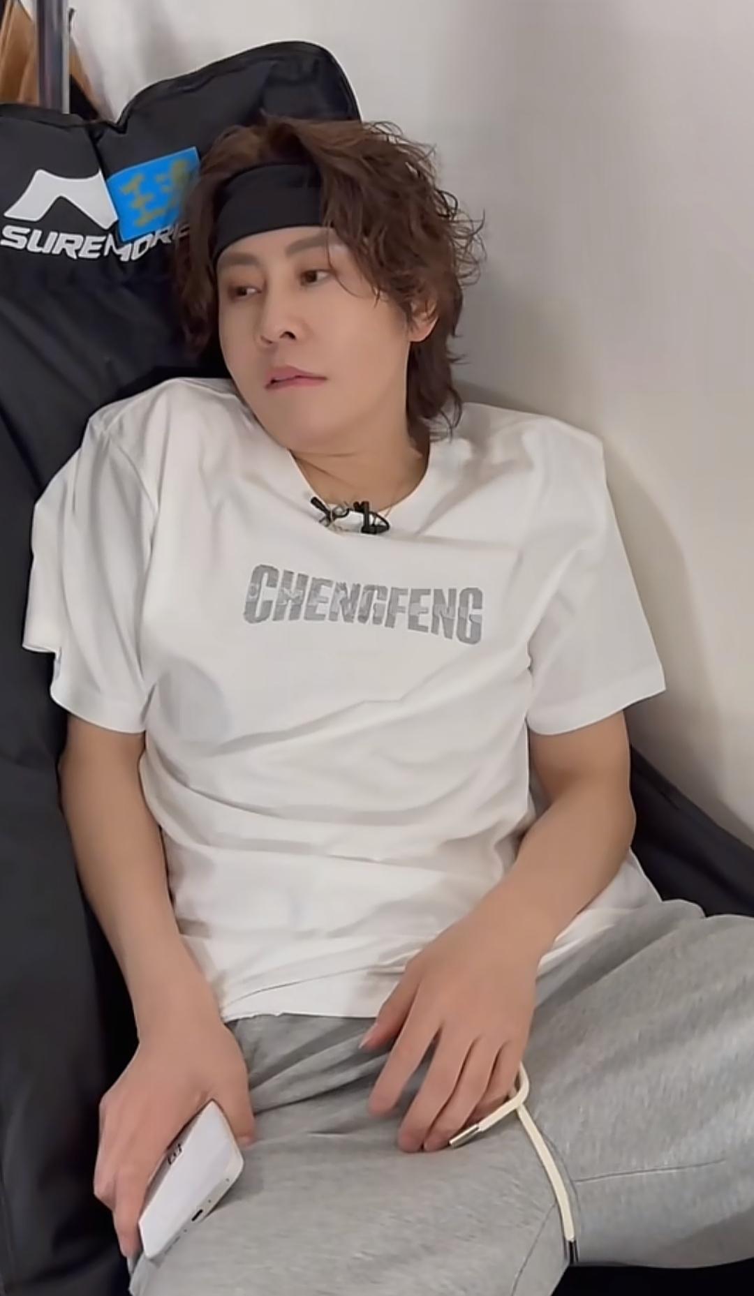 王濛参加综艺的时候，到了试服装环节，她一看衣服上有白色蕾丝花边，当场就不乐