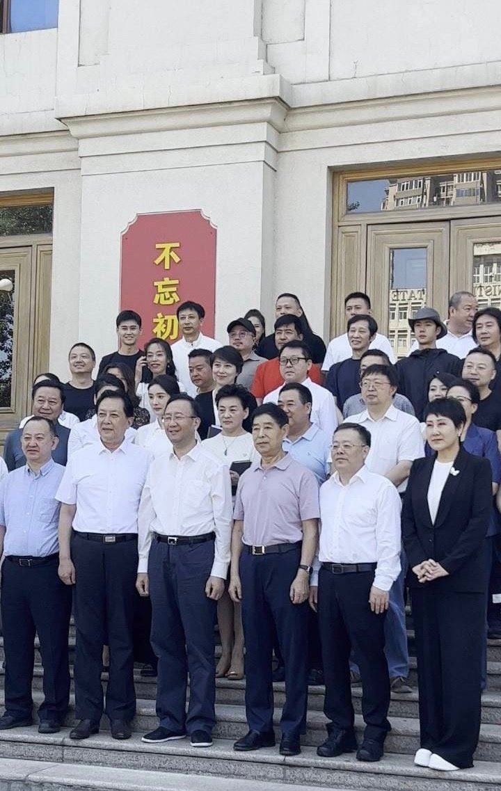 看这个图里哪个是杨幂？