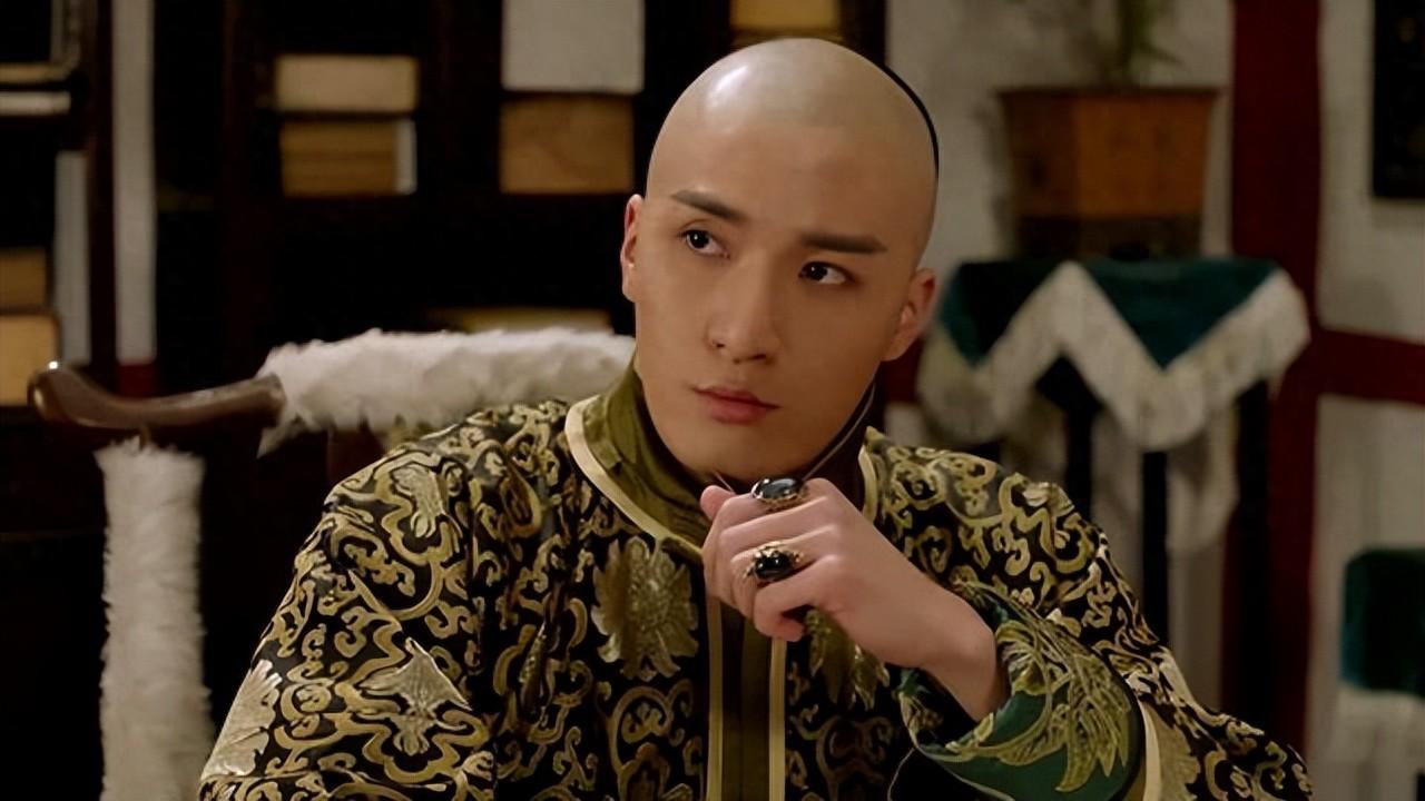 清朝宗室最高的爵位是亲王，其次是郡王。只有这两个爵位能称为“王爵”，能被人尊称