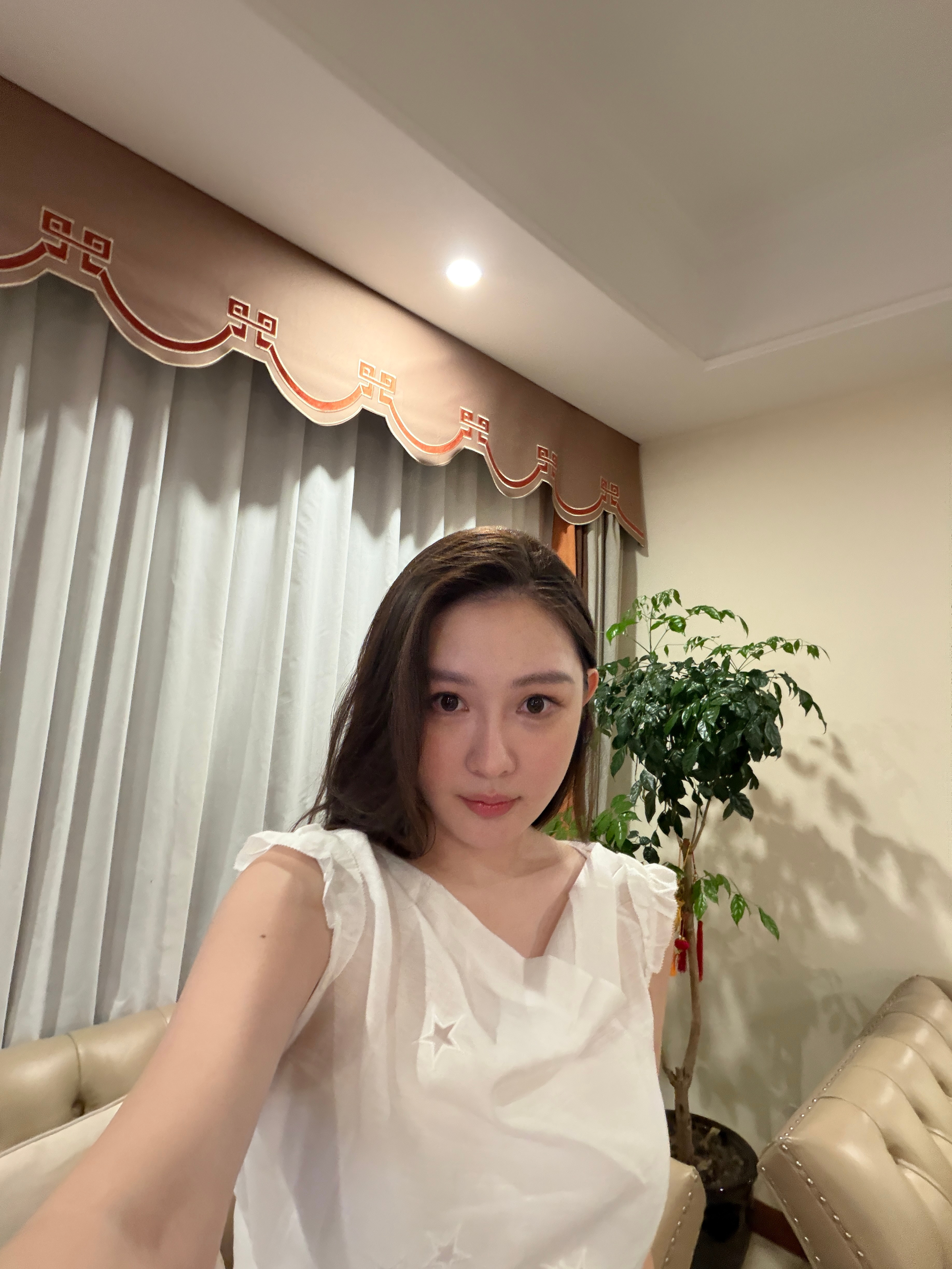 宅家的无聊之人。。。本来十一想搞点项目了，但是！快金逆了，啥都不敢做，皮肤项目我