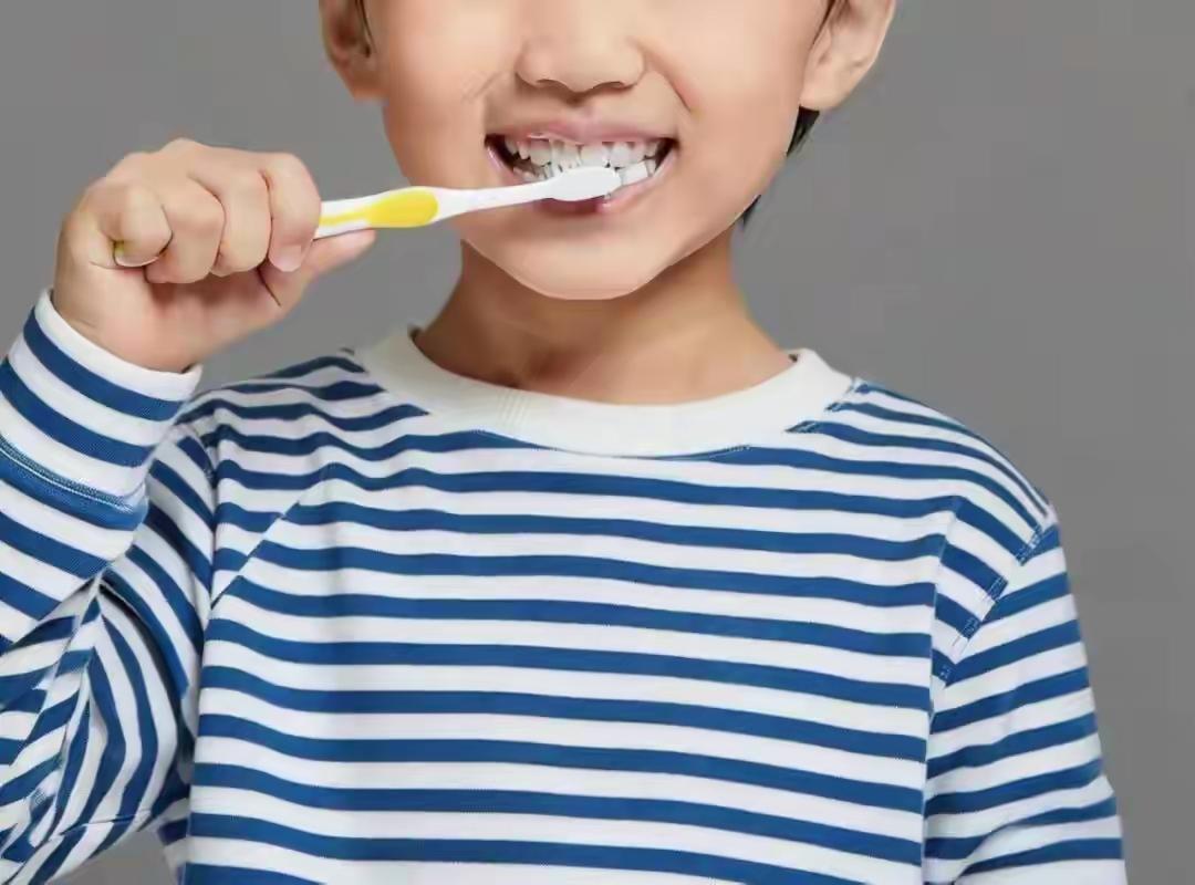 一天只刷一次牙的人，正在悄悄“烂脸”——牙医不敢说的真相01你以为牙坏了只