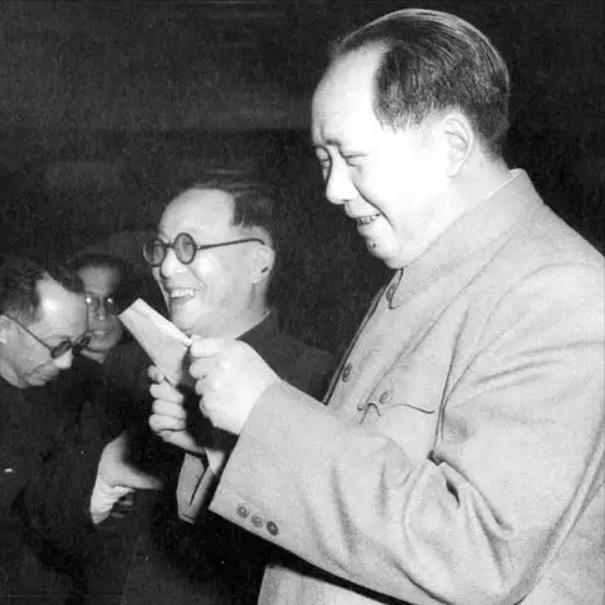 "苏联占得地方太多了。"1964年，毛主席接见日本国会议员，谈着谈着，突然说
