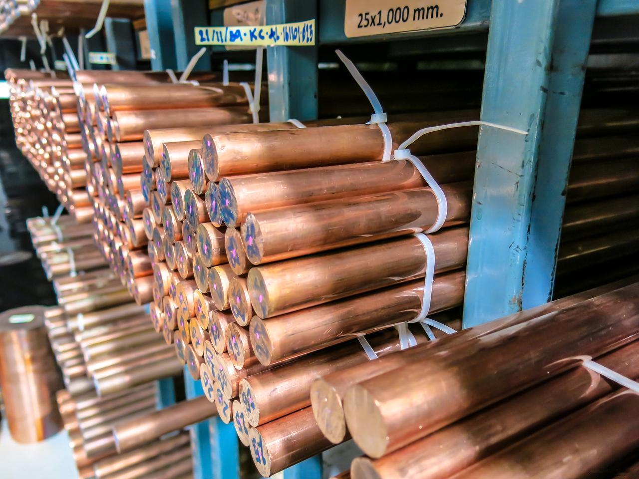 美国已经明确说要坐庄炒铜了，但我要说点理性的。其实目前全球至少50%以上的铜，简