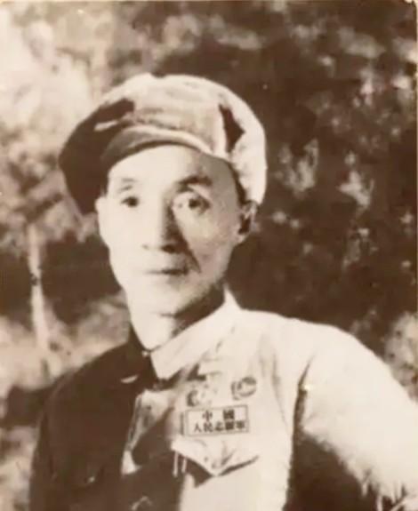1951年，朴达峰二号阵地，柴云振全然不知阵地上仅剩他一人，以为身后的脚步声是战