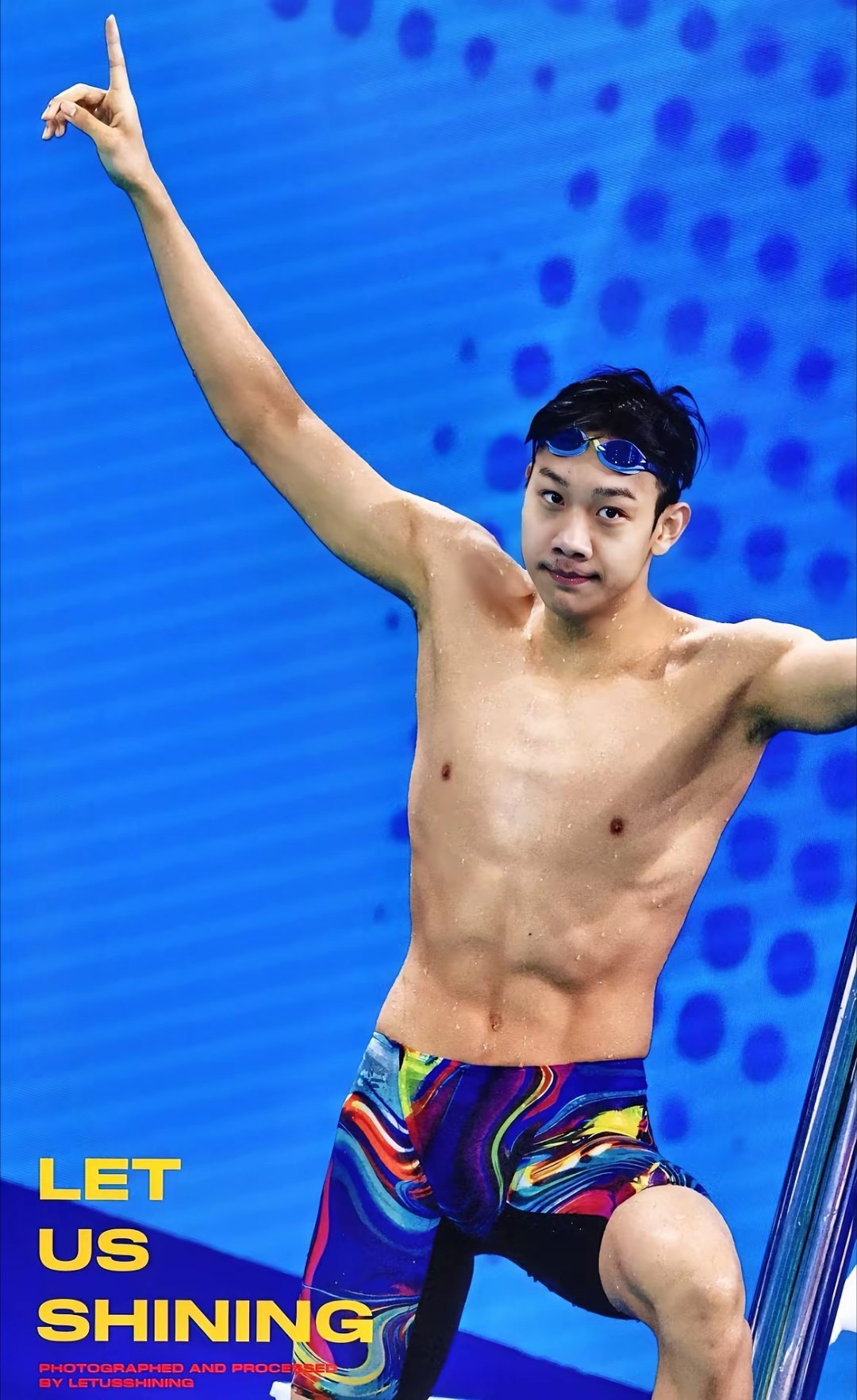 果然不查不知道关于张展硕我发现了一个恐怖的事，那就是他不仅读书厉害，游泳更是让人