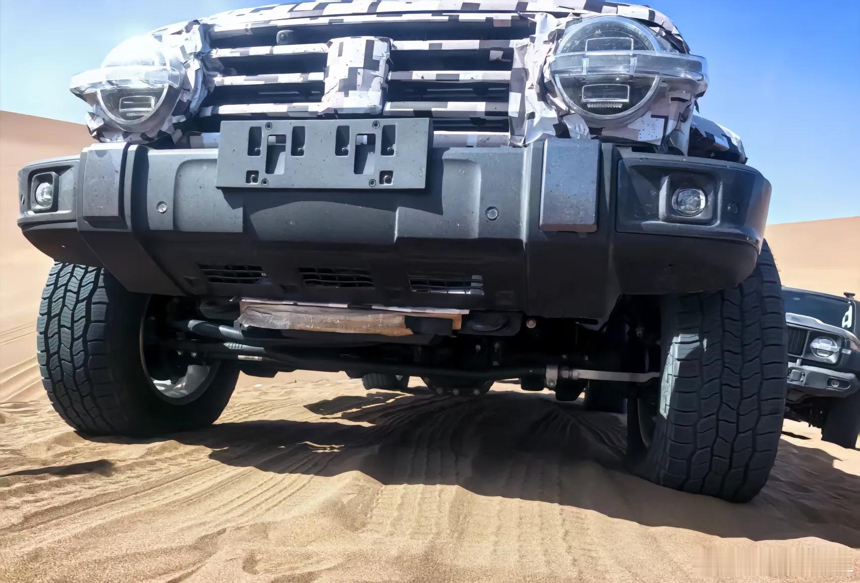 说一下越野车悬挂结构的历史转变吧。古典时代。几乎所有越野车的悬挂都是前后硬桥的结