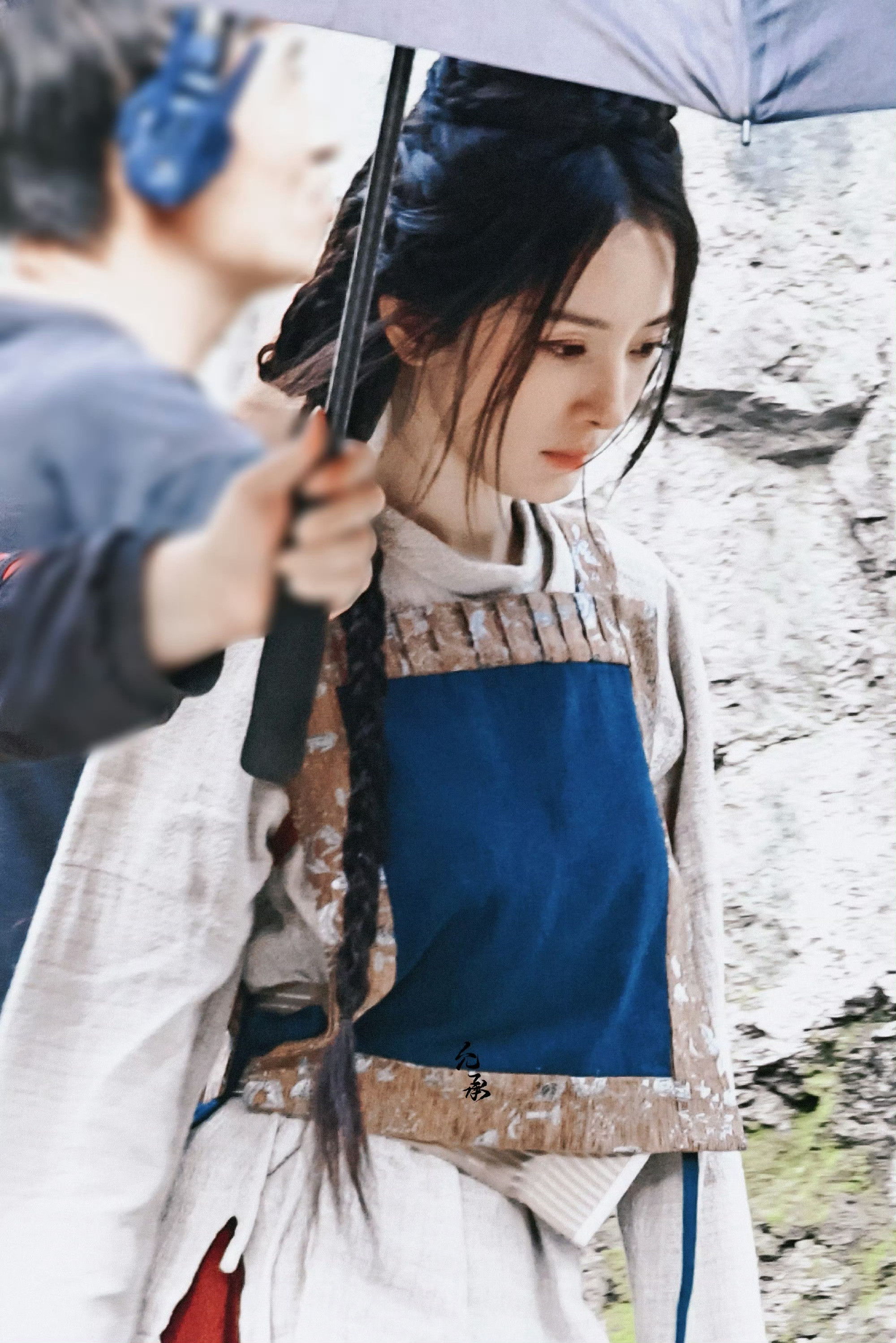 杨幂冯湮儿破碎感杨幂《江山大同》冯湮儿路透，隔着屏幕都能感受到的破碎感……拍摄