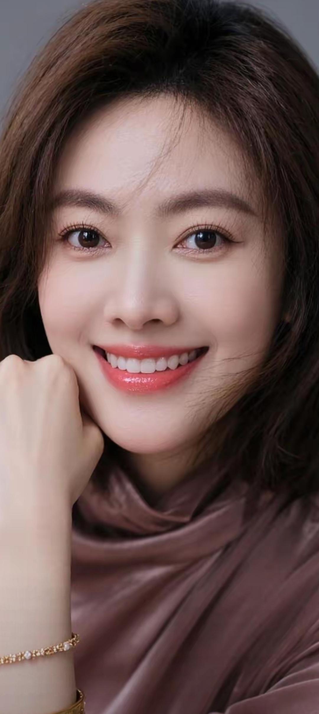 微笑的魅力，温柔如水，甜美可人！😊✨