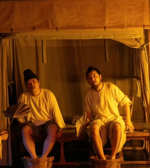 《长安的荔枝》，演得最好的5个角色：第一名：何有光。表面装疯卖傻，实则心