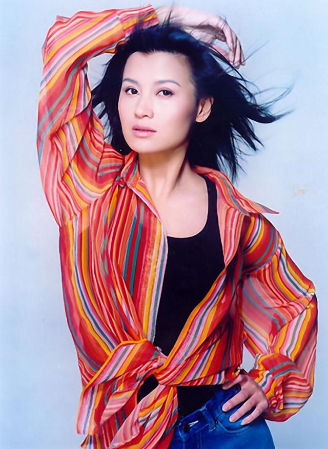 老天爷赏饭吃却拿去喂狼？史兰芽三婚终遇真爱，如今一家三口近况曝光说实话，看到