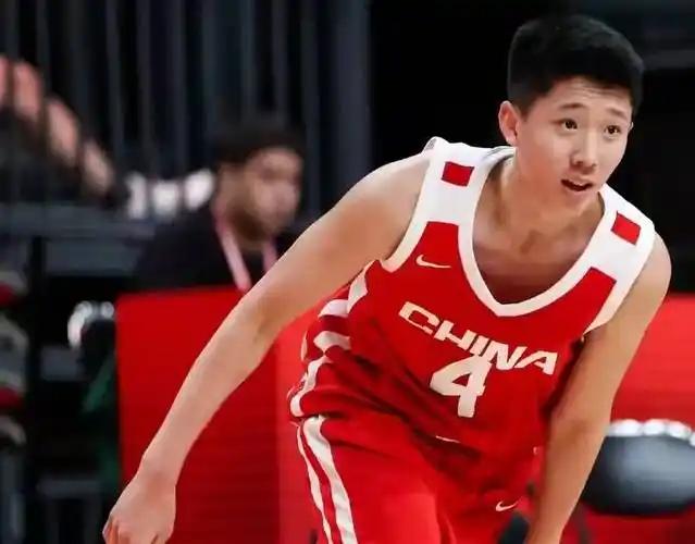连郭艾伦、丁彦雨航都对他点头认可，16岁张宇辰顶着“中国库里”名号跻身国