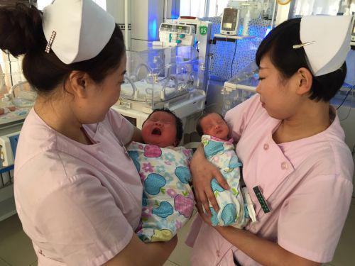 二胎妈妈剖腹产下六公斤胖丫, 把医生和家人吓一跳
