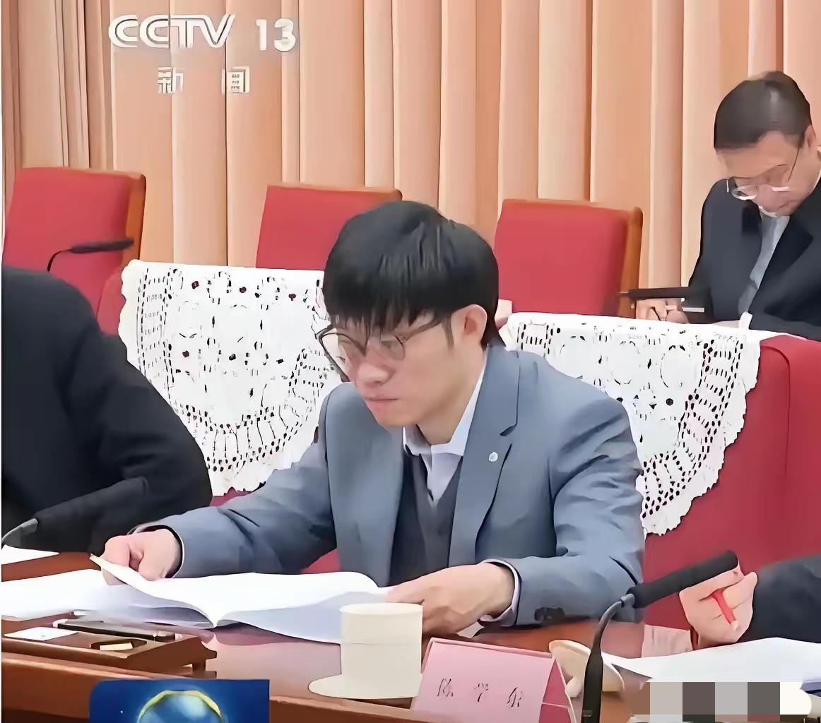 中国可能马上就要诞生第二个让美国忌惮的“任正非”了。梁文锋，现在估计成了每个硅